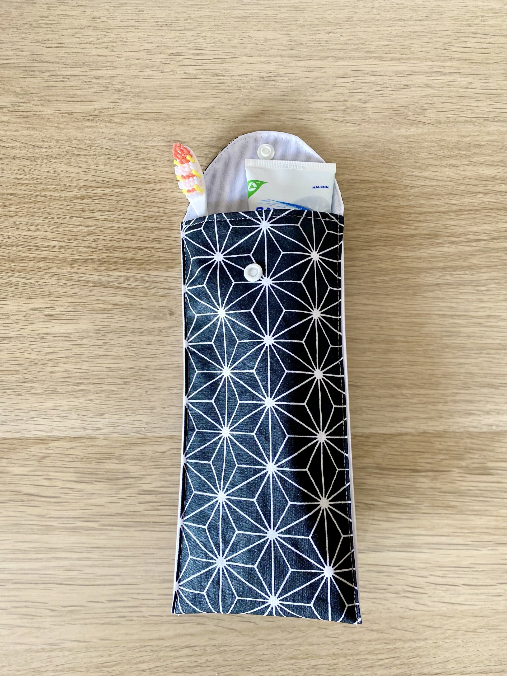Pochette à brosse à dent