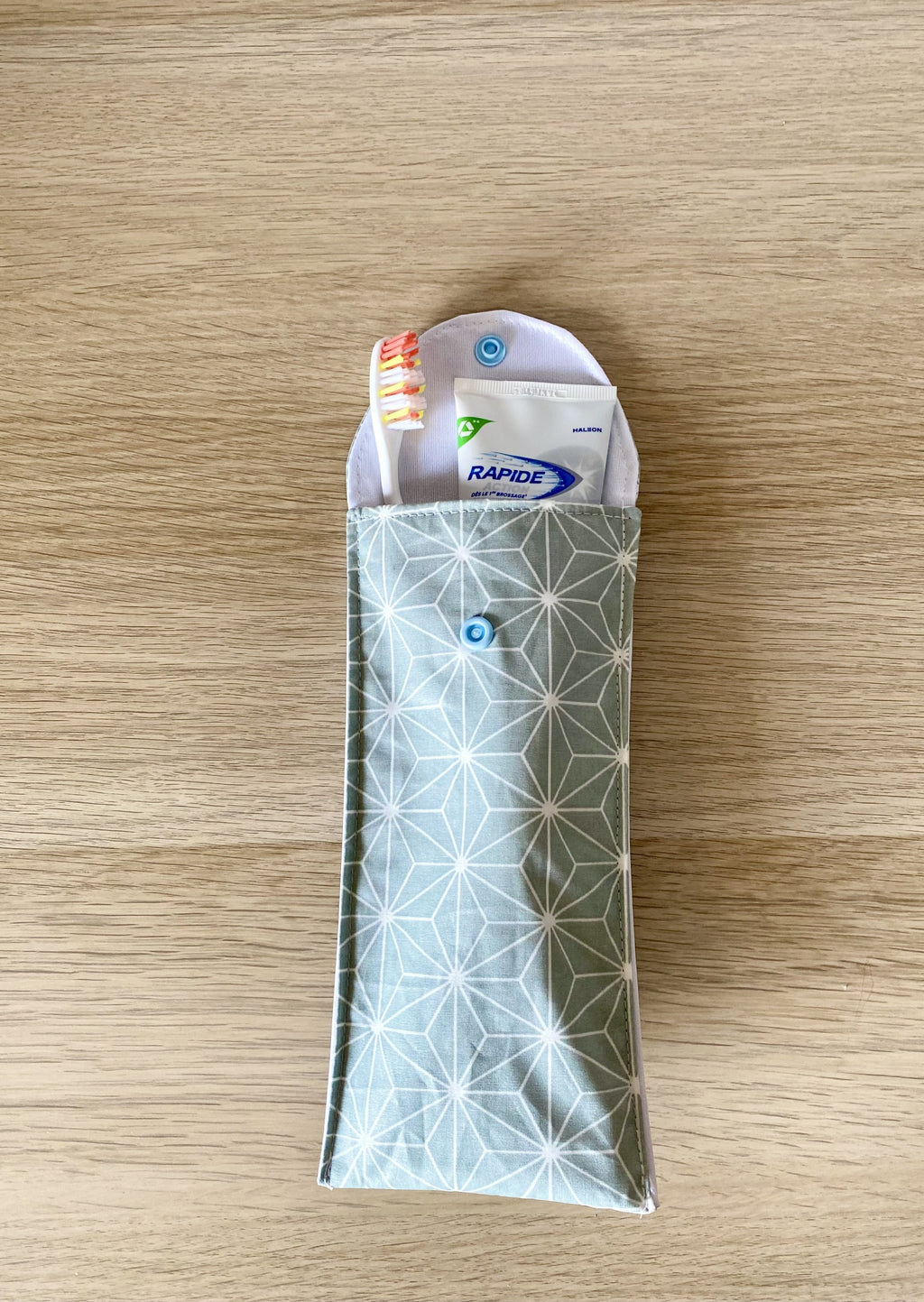 Pochette à brosse à dent