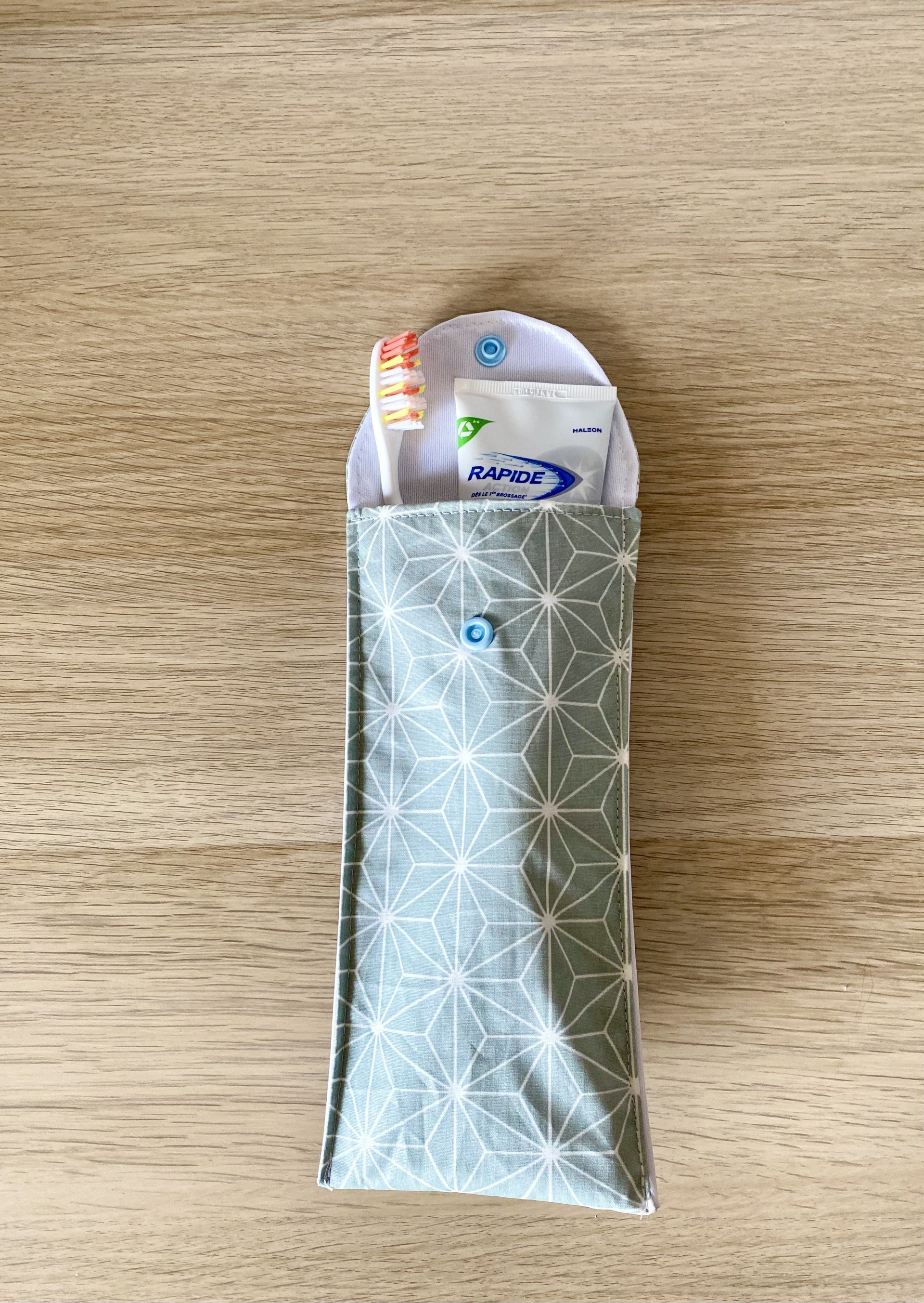 Pochette à brosse à dent