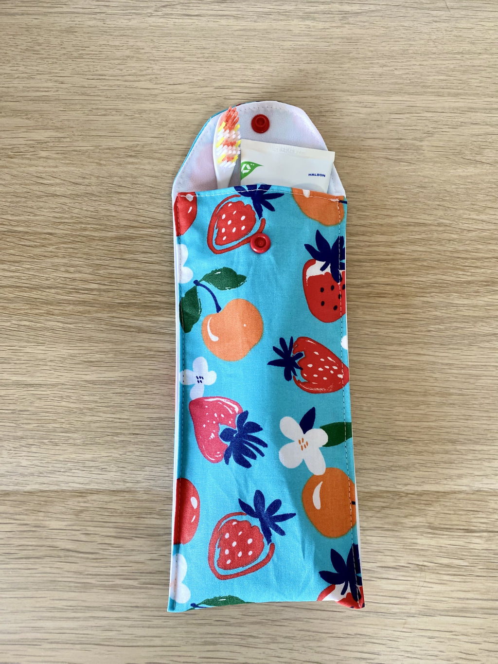 Pochette à brosse à dent