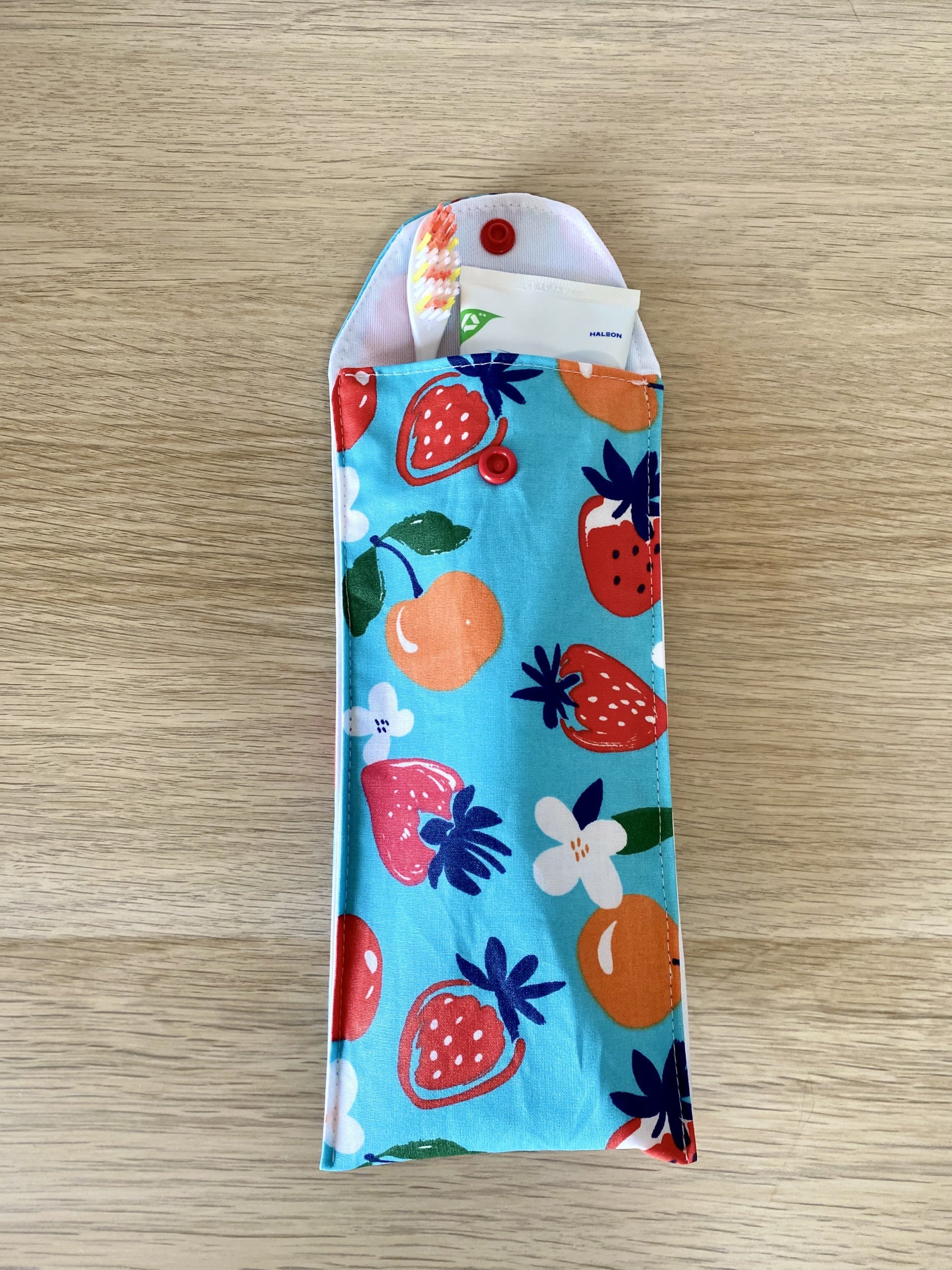 Pochette à brosse à dent