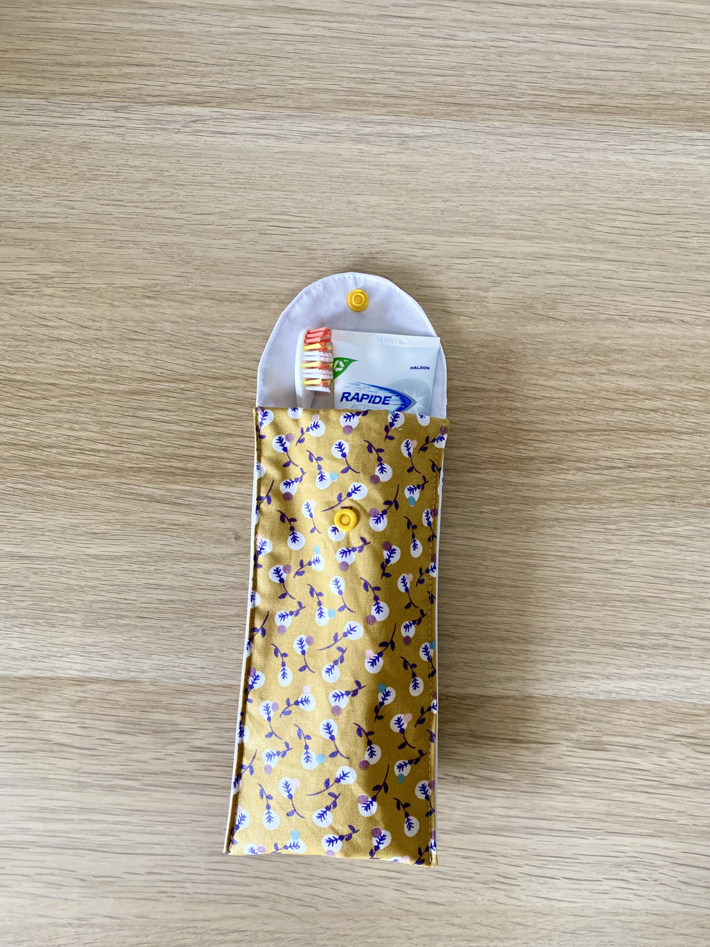 Pochette à brosse à dent